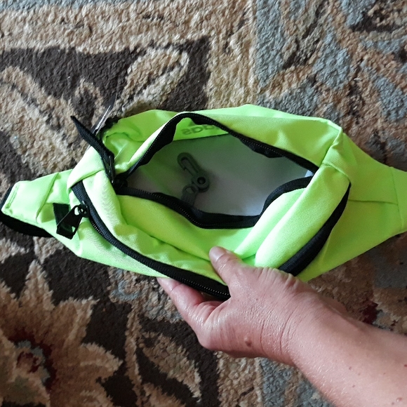 3x*Host Pick*Adidas cute fanny pack - Picture 9 of 12